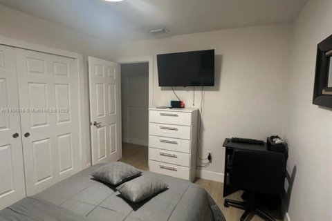 House in Miami, Florida 3 bedrooms, 115.57 sq.m. № 1964266 - photo 5