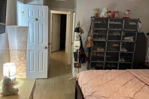 House in Miami, Florida 3 bedrooms, 115.57 sq.m. № 1964266 - photo 24