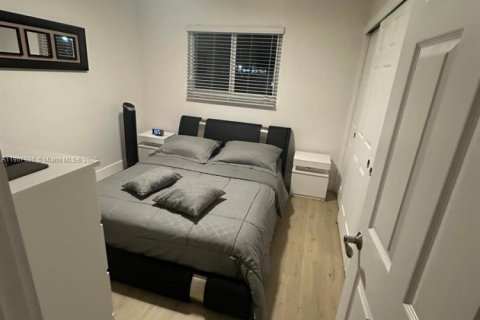 House in Miami, Florida 3 bedrooms, 115.57 sq.m. № 1964266 - photo 2