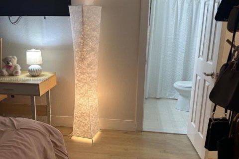 House in Miami, Florida 3 bedrooms, 115.57 sq.m. № 1964266 - photo 16