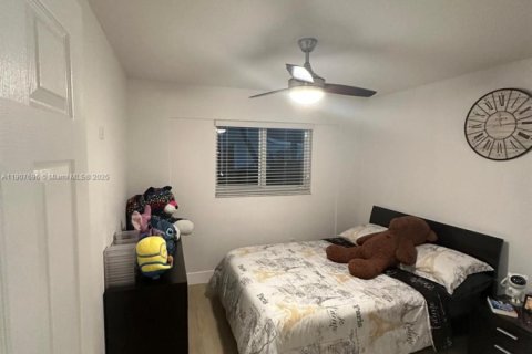 House in Miami, Florida 3 bedrooms, 115.57 sq.m. № 1964266 - photo 7