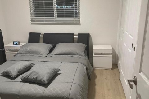 House in Miami, Florida 3 bedrooms, 115.57 sq.m. № 1964266 - photo 3