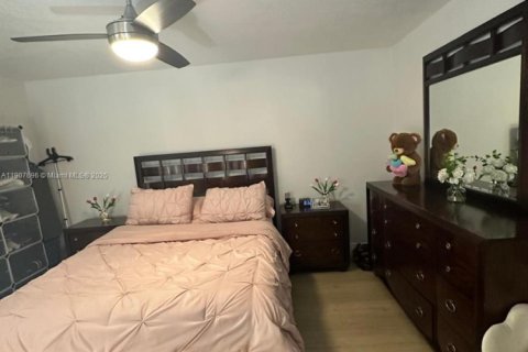 House in Miami, Florida 3 bedrooms, 115.57 sq.m. № 1964266 - photo 25