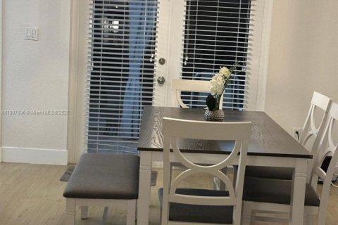 House in Miami, Florida 3 bedrooms, 115.57 sq.m. № 1964266 - photo 27