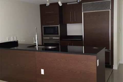 Condo in Miami, Florida, 1 bedroom № 2178128 - photo 5