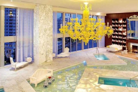 Condo in Miami, Florida, 1 bedroom № 2178128 - photo 2