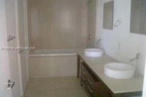 Condo in Miami, Florida, 1 bedroom № 2178128 - photo 9