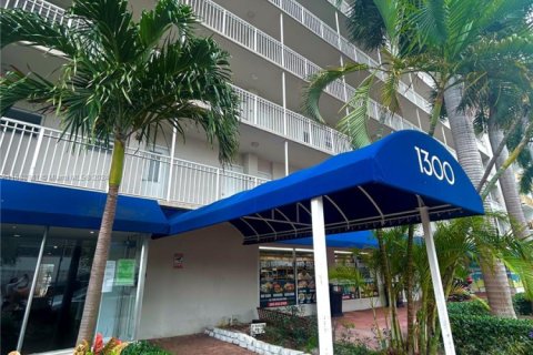 Condo in Miami Beach, Florida  № 1452753 - photo 2