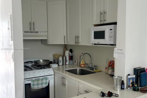 Condo in Miami Beach, Florida  № 1452753 - photo 18
