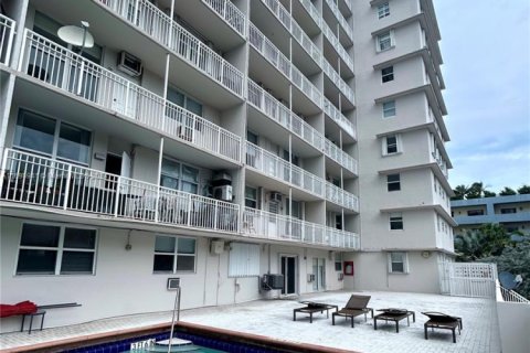 Condo in Miami Beach, Florida  № 1452753 - photo 8