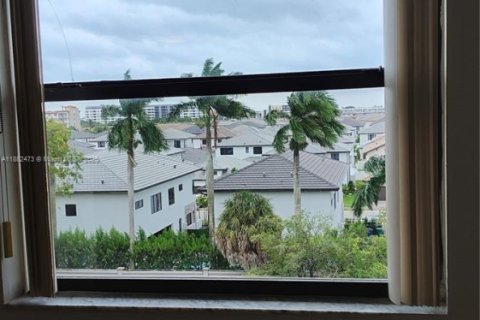 Condo in Doral, Florida, 1 bedroom  № 1930793 - photo 8