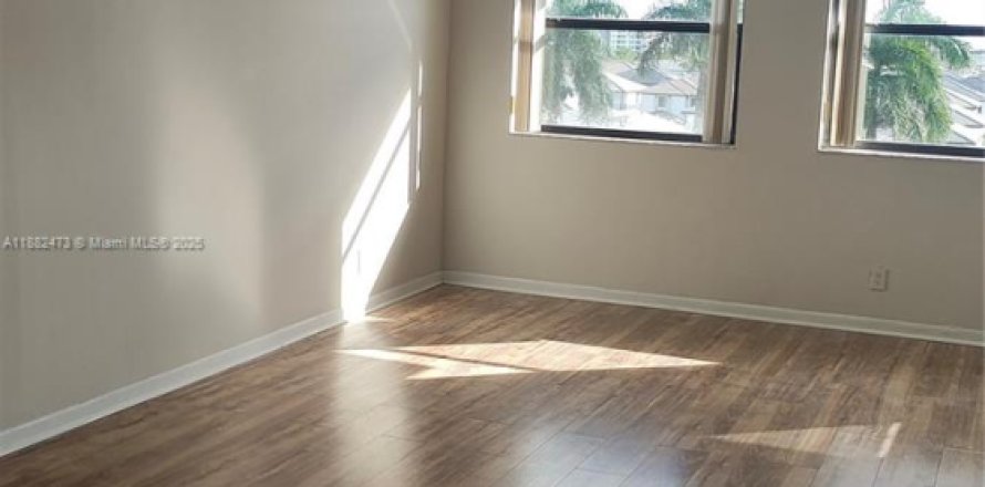 Condo in Doral, Florida, 1 bedroom № 1930793