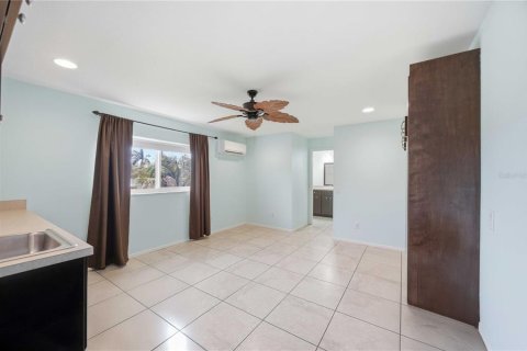 House in Venice, Florida 3 bedrooms, 175.68 sq.m. № 2123429 - photo 11