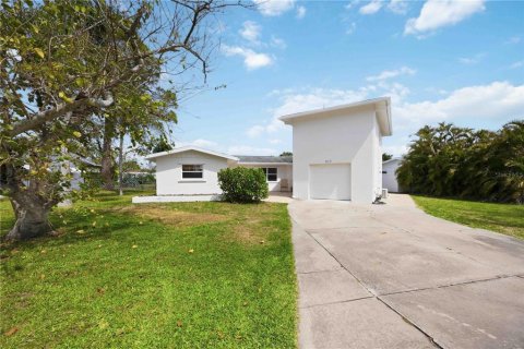 House in Venice, Florida 3 bedrooms, 175.68 sq.m. № 2123429 - photo 15
