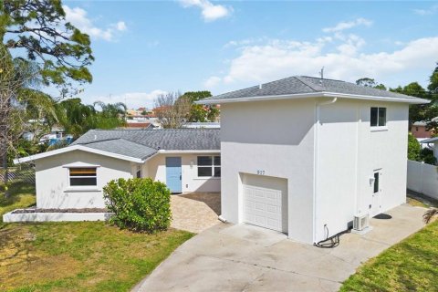 House in Venice, Florida 3 bedrooms, 175.68 sq.m. № 2123429