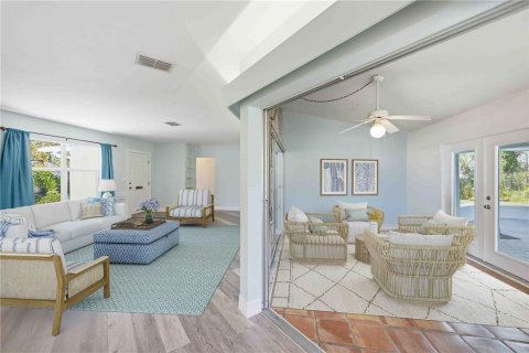 House in Venice, Florida 3 bedrooms, 175.68 sq.m. № 2123429 - photo 17