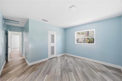 House in Venice, Florida 3 bedrooms, 175.68 sq.m. № 2123429 - photo 30