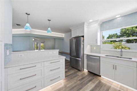 House in Venice, Florida 3 bedrooms, 175.68 sq.m. № 2123429 - photo 26