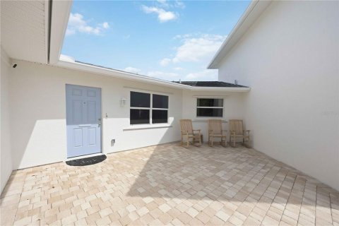 House in Venice, Florida 3 bedrooms, 175.68 sq.m. № 2123429 - photo 5