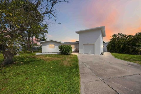 House in Venice, Florida 3 bedrooms, 175.68 sq.m. № 2123429 - photo 3
