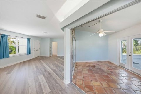 House in Venice, Florida 3 bedrooms, 175.68 sq.m. № 2123429 - photo 18