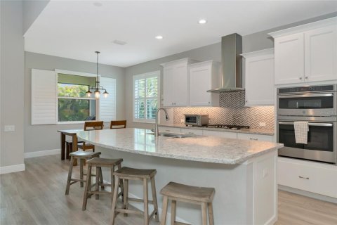 House in Bradenton, Florida 4 bedrooms, 206.43 sq.m. № 1899227 - photo 8