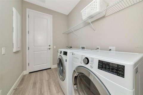 Casa en venta en Bradenton, Florida, 4 dormitorios, 206.43 m2 № 1899227 - foto 27