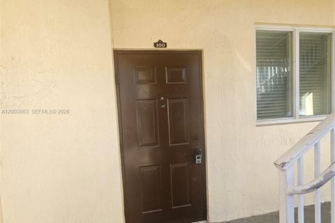 Copropriété à louer à Homestead, Floride: 3 chambres, 98.48 m2 № 2069344 - photo 2