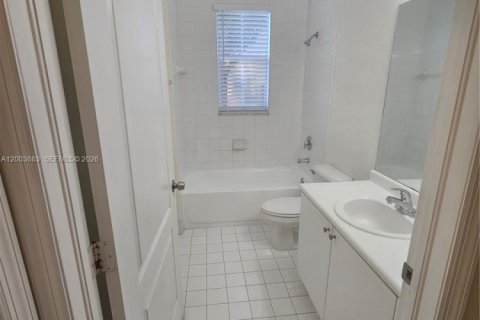 Copropriété à louer à Homestead, Floride: 3 chambres, 98.48 m2 № 2069344 - photo 13