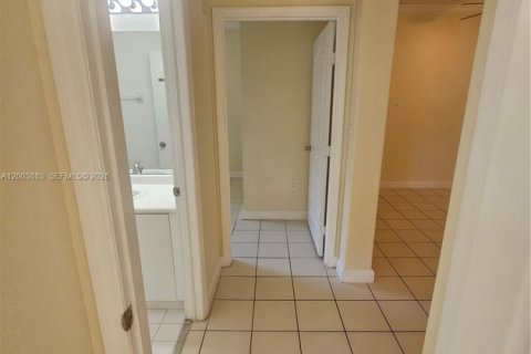 Copropriété à louer à Homestead, Floride: 3 chambres, 98.48 m2 № 2069344 - photo 16