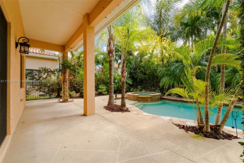 House in Cutler Bay, Florida 4 bedrooms, 231.88 sq.m. № 1476873 - photo 4