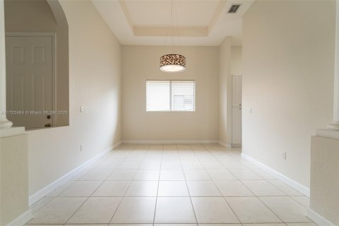 House in Cutler Bay, Florida 4 bedrooms, 231.88 sq.m. № 1476873 - photo 10