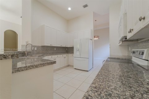 House in Cutler Bay, Florida 4 bedrooms, 231.88 sq.m. № 1476873 - photo 14