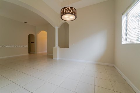 House in Cutler Bay, Florida 4 bedrooms, 231.88 sq.m. № 1476873 - photo 11