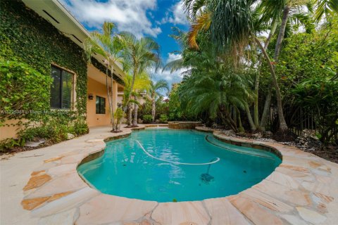House in Cutler Bay, Florida 4 bedrooms, 231.88 sq.m. № 1476873 - photo 3