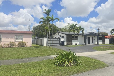 Купить виллу или дом в Майами, Флорида 3 спальни, 114.83м2, № 2063808 - фото 13