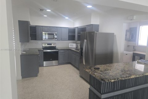Купить виллу или дом в Майами, Флорида 3 спальни, 114.83м2, № 2063808 - фото 5