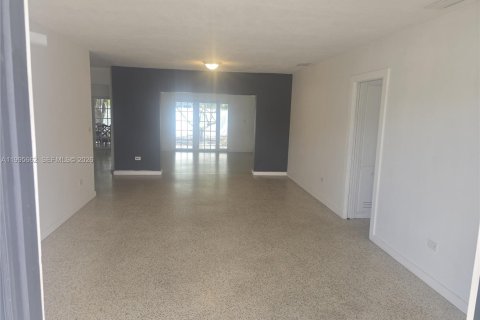 Купить виллу или дом в Майами, Флорида 3 спальни, 114.83м2, № 2063808 - фото 10