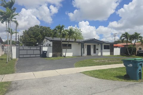 Дом в Майами, Флорида 3 спальни, 114.83м2 № 2063808