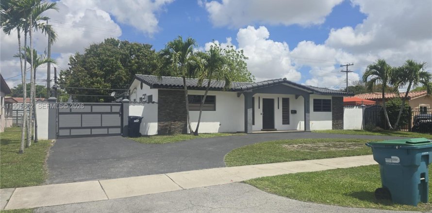 Дом в Майами, Флорида 3 спальни, 114.83м2 № 2063808