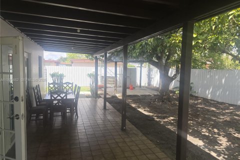 Купить виллу или дом в Майами, Флорида 3 спальни, 114.83м2, № 2063808 - фото 9