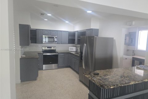 Купить виллу или дом в Майами, Флорида 3 спальни, 114.83м2, № 2063808 - фото 3