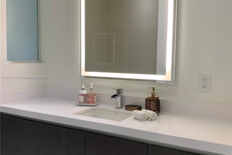 Copropriété à vendre à Miami, Floride: 1 chambre, 61.87 m2 № 1979686 - photo 13