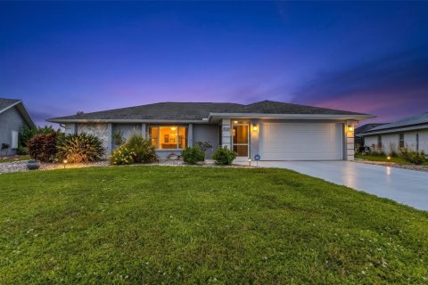 Villa ou maison à vendre à Punta Gorda, Floride: 3 chambres, 155.98 m2 № 2403561 - photo 2
