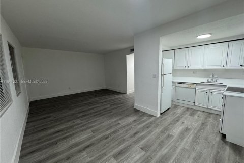 Appartement à louer à North Miami, Floride: 2 chambres, 83.61 m2 № 1999398 - photo 3