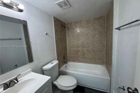 Appartement à louer à North Miami, Floride: 2 chambres, 83.61 m2 № 1999398 - photo 4