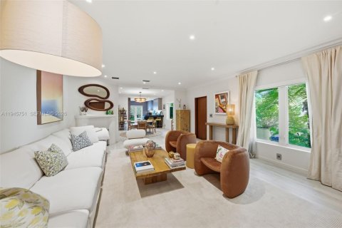 Купить виллу или дом в Майами-Бич, Флорида 4 спальни, 161.74м2, № 2007792 - фото 7