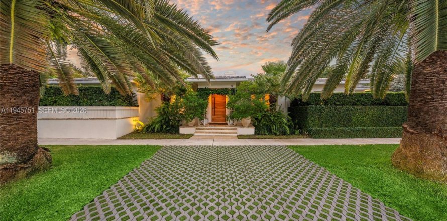 Дом в Майами-Бич, Флорида 4 спальни, 161.74м2 № 2007792