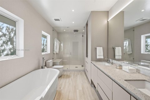 Купить виллу или дом в Майами-Бич, Флорида 4 спальни, 161.74м2, № 2007792 - фото 18