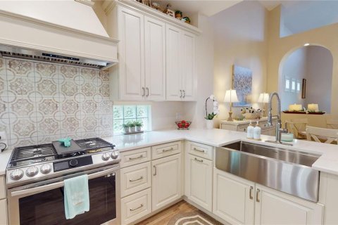 House in Seminole, Florida 3 bedrooms, 248.42 sq.m. № 1773563 - photo 11